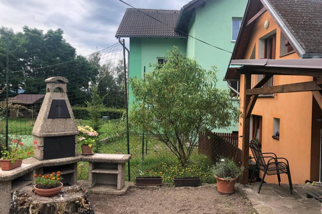 Cely Dum Flora V Ceskosaskem Svycarsku Apartment